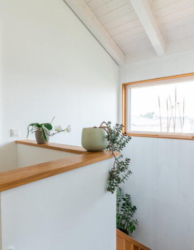 Schreiner Neuburg | Holzwerk Neuburg – Fensterrahmen + Brüstung aus Holz